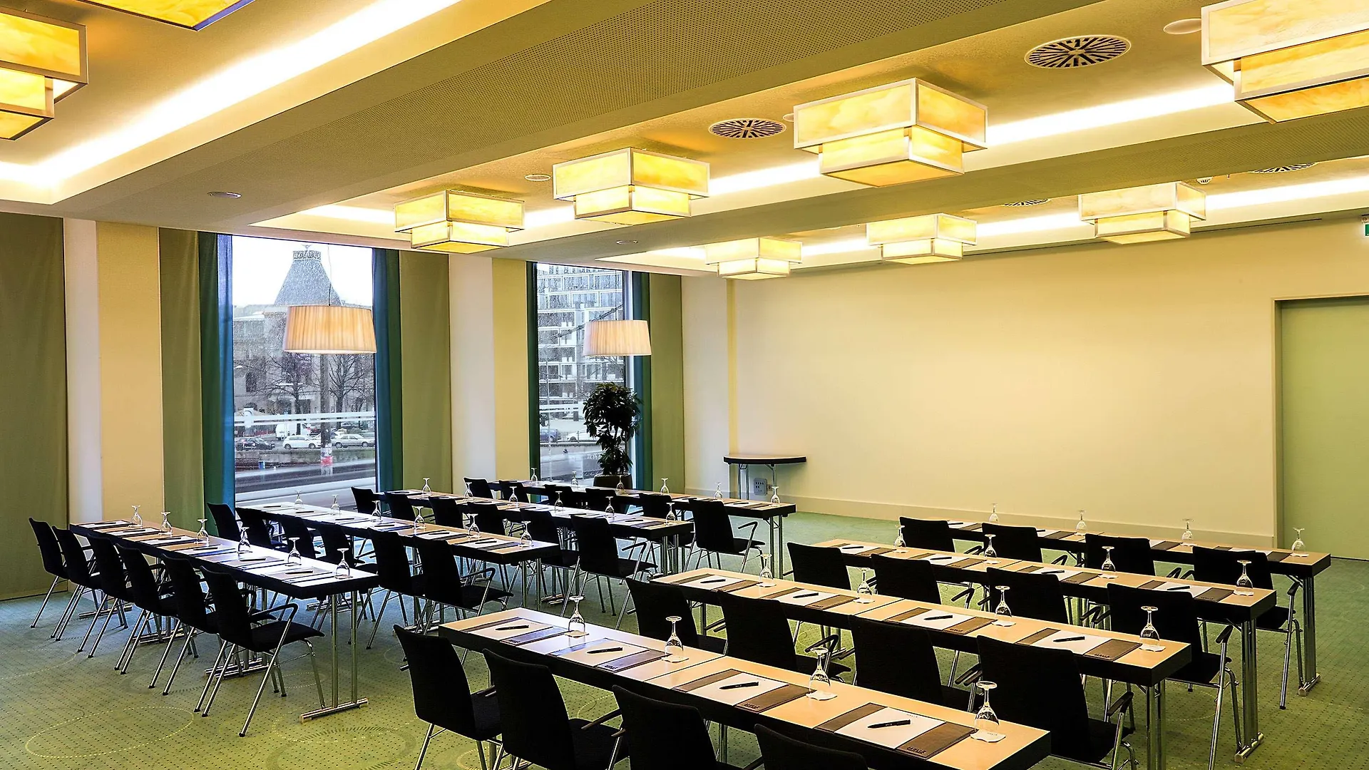 Melia Berlin Hotel 4*,