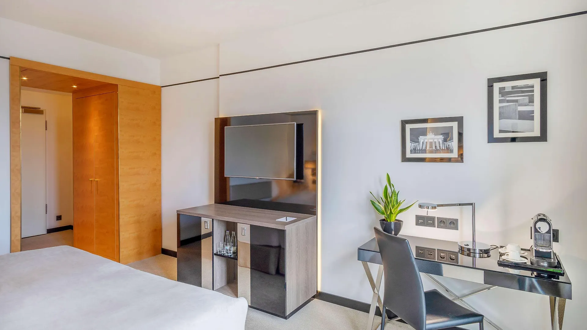 Melia Berlin Hotel 4*,